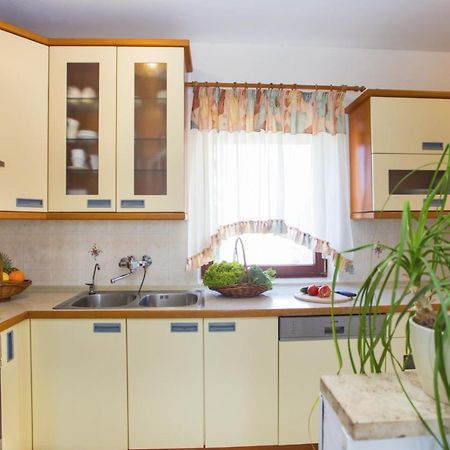 Holiday Home Elvis, Village Kujici Hreljici Экстерьер фото