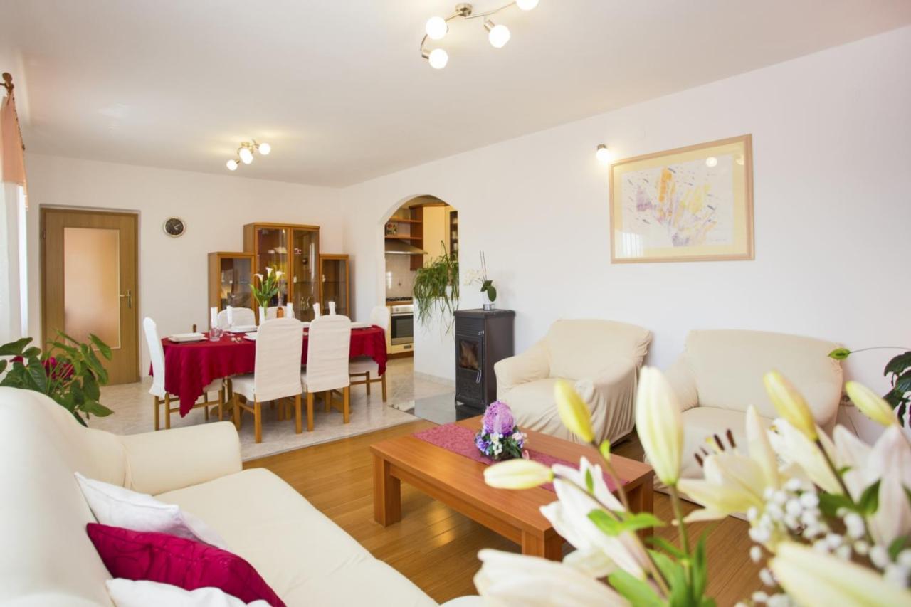 Holiday Home Elvis, Village Kujici Hreljici Экстерьер фото